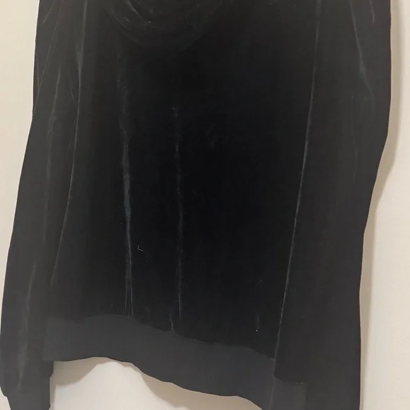 ✨ Generation Love New York Velvet Hoodie – Luxe Softness, Elevated Edge ✨ - Picture 4 of 6